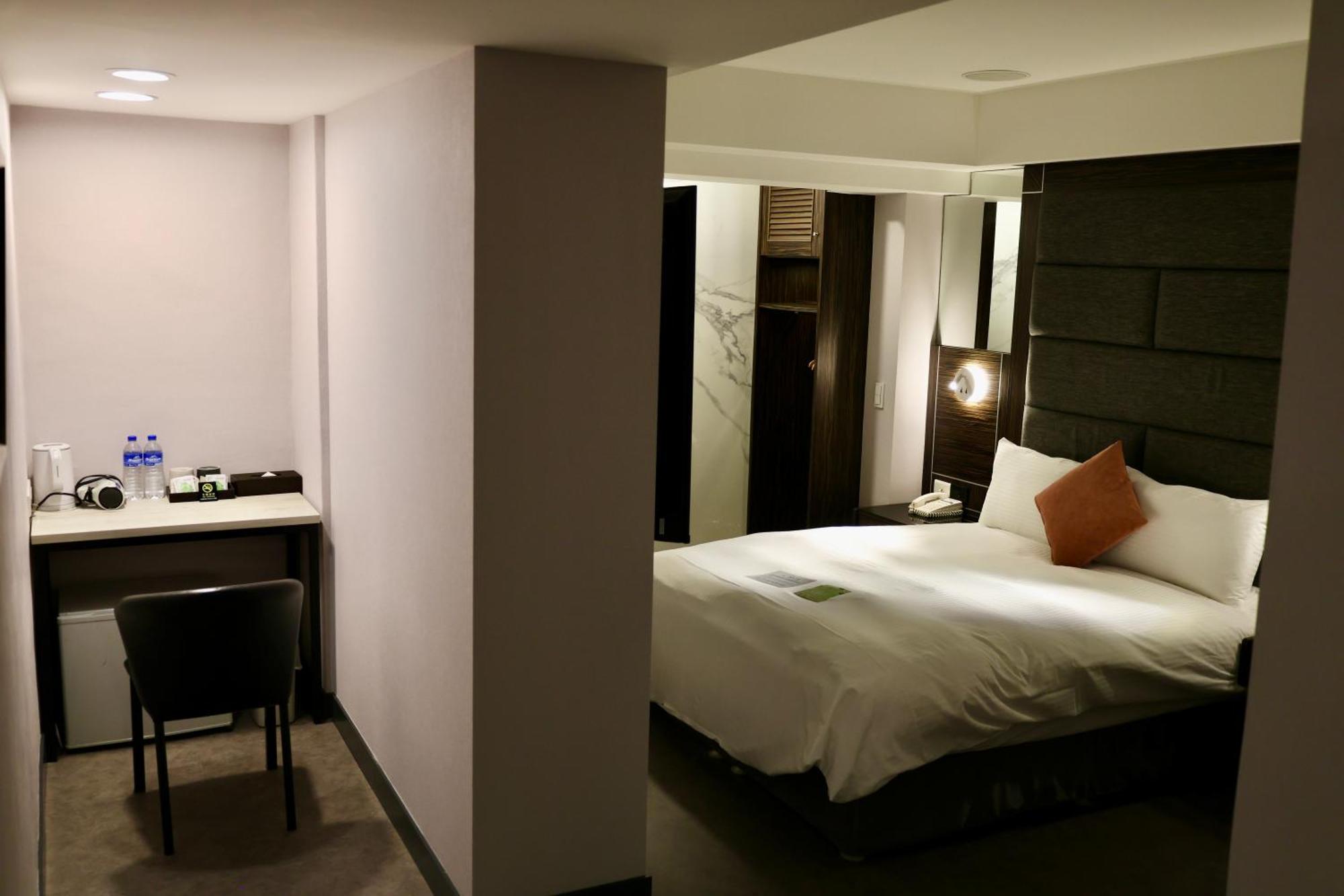 Hub Hotel - Zhongshan Branch Taipei Esterno foto