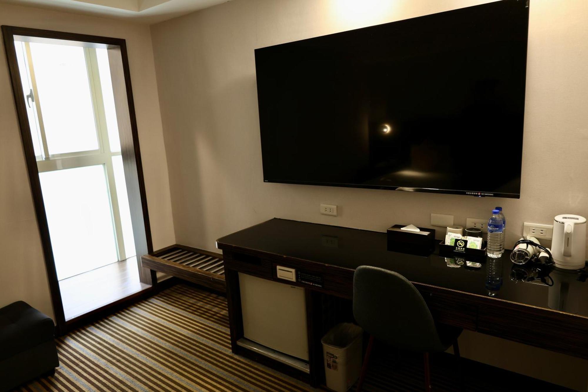 Hub Hotel - Zhongshan Branch Taipei Esterno foto