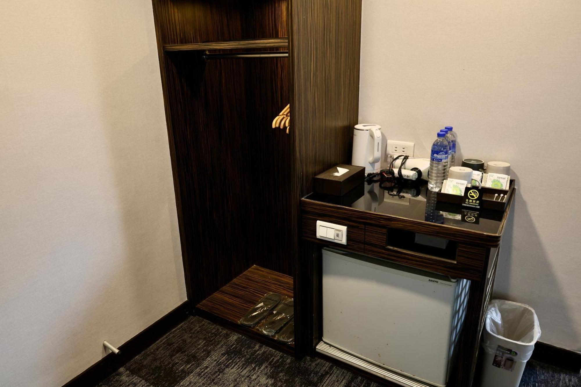 Hub Hotel - Zhongshan Branch Taipei Esterno foto